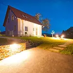 Stilvolles Suedsteiermark Ruhige Lage Aussicht & E-ladestation Vakantiehuis *