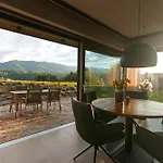 Stilvolles Suedsteiermark Ruhige Lage Aussicht & E-ladestation Vakantiehuis *
