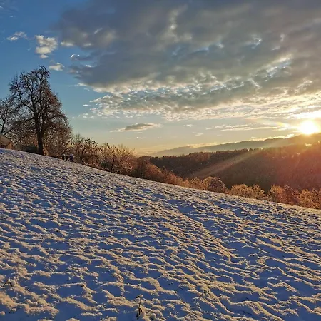 בית נופש Stilvolles Suedsteiermark Ruhige Lage Aussicht & E-ladestation Eibiswald