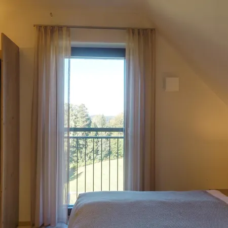 בית נופש Stilvolles Suedsteiermark Ruhige Lage Aussicht & E-ladestation Eibiswald