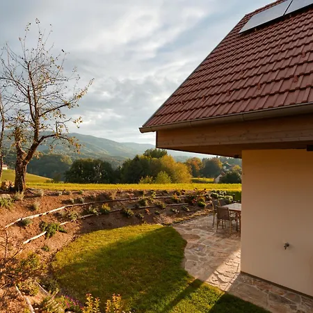 Дом отдыха Stilvolles Suedsteiermark Ruhige Lage Aussicht & E-ladestation Eibiswald