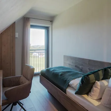 Дом отдыха Stilvolles Suedsteiermark Ruhige Lage Aussicht & E-ladestation Eibiswald