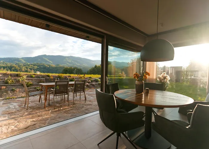 Stilvolles Suedsteiermark Ruhige Lage Aussicht & E-ladestation Semesterbostad *